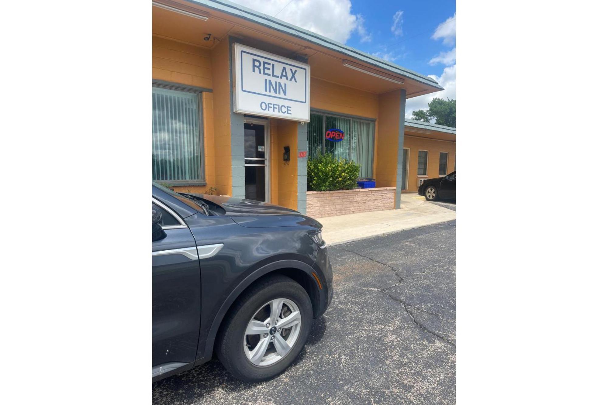 Relax Inn By Oyo Clinton Exterior foto