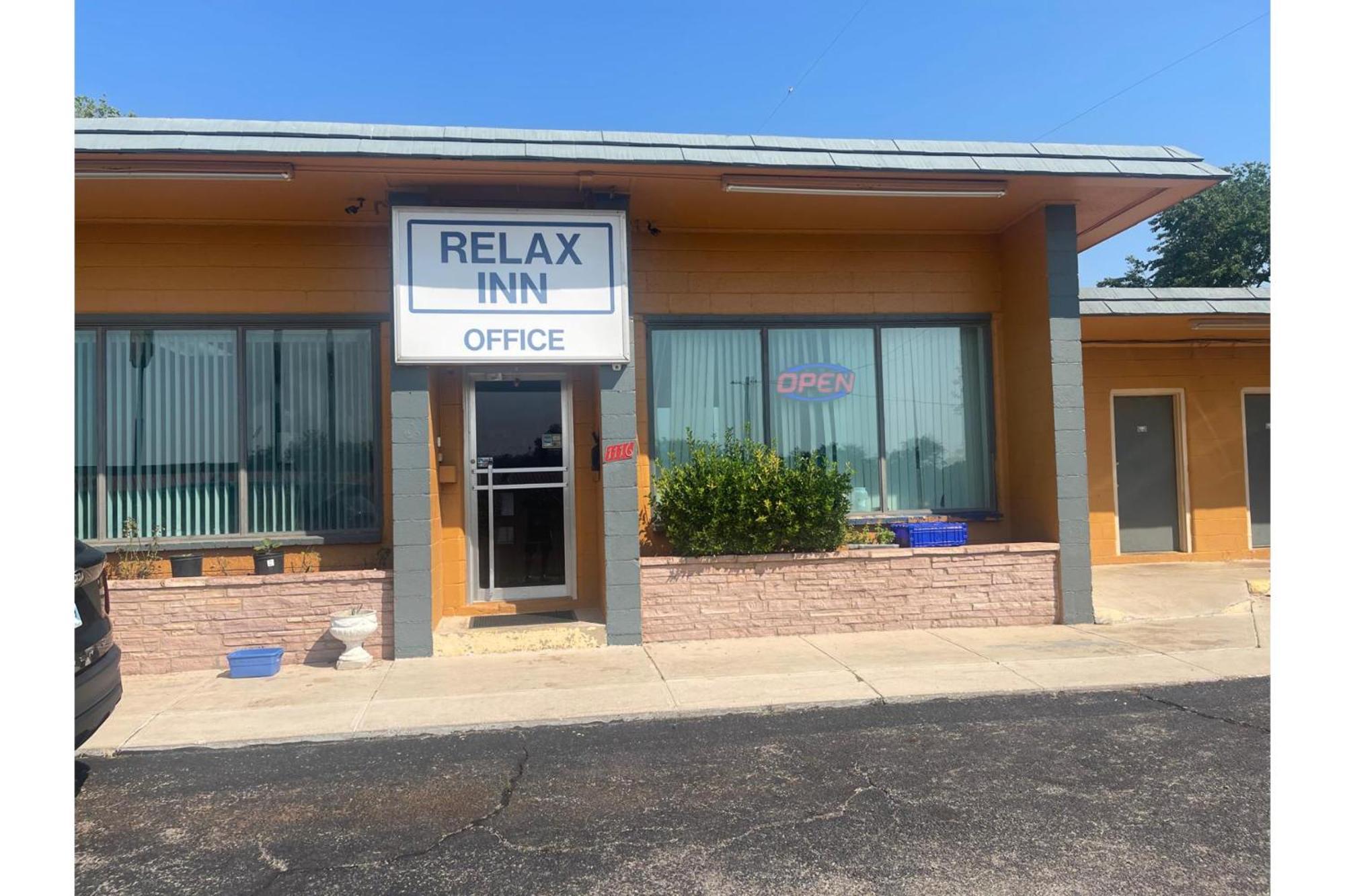 Relax Inn By Oyo Clinton Exterior foto